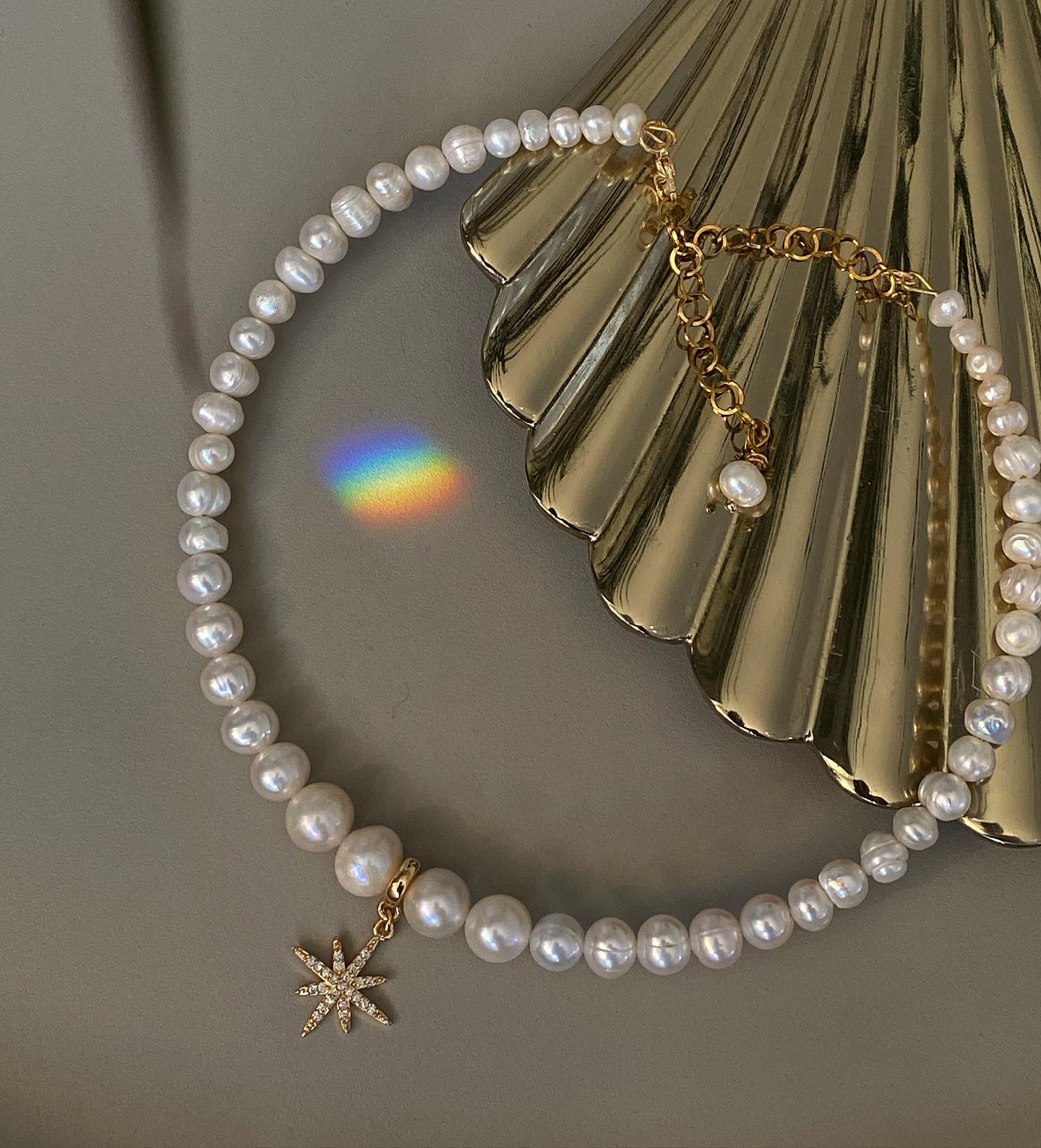 Grains de Verre - PEARLS CHOKER WITH «MORNING STAR» GOLD