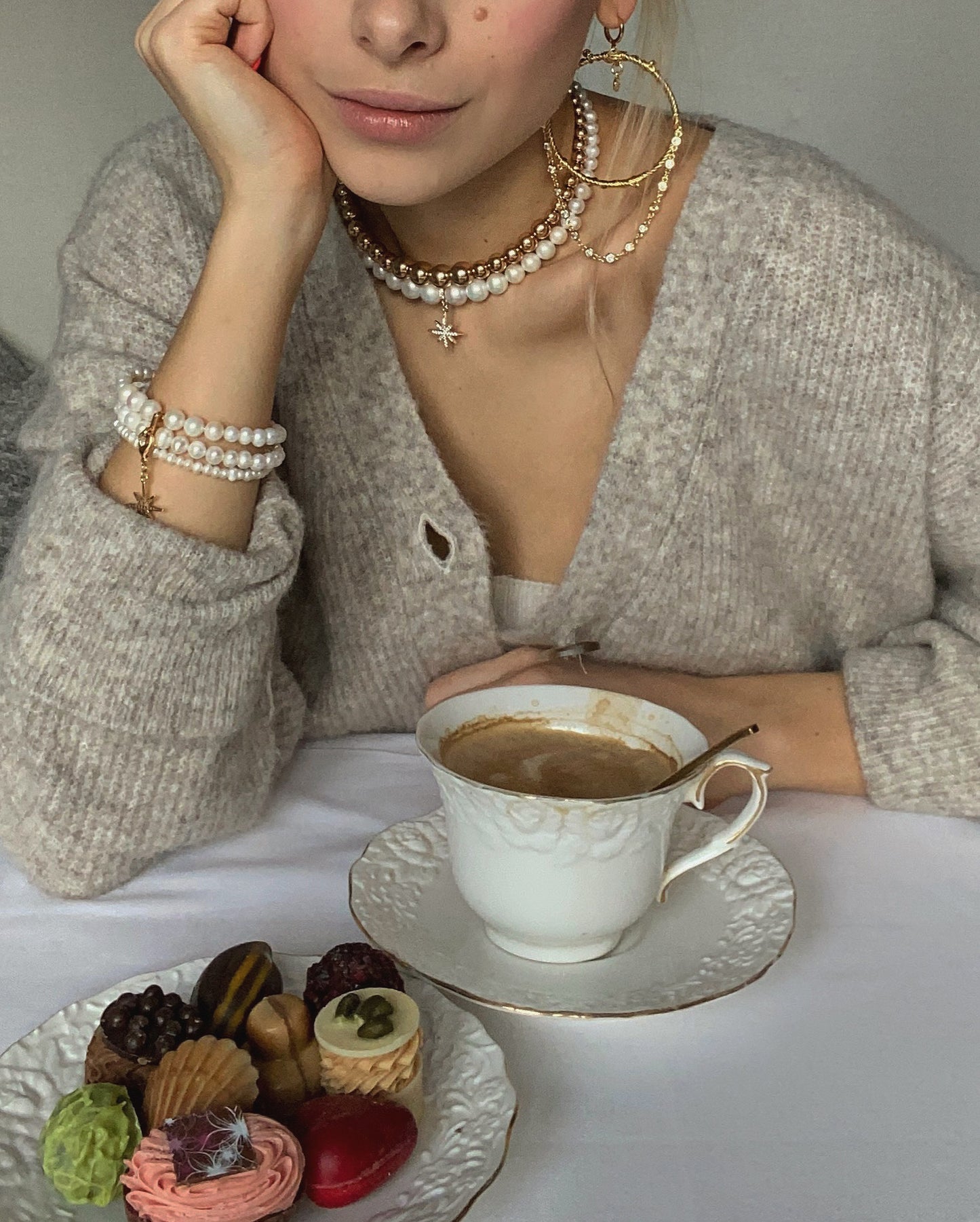 Grains de Verre - PEARLS BRACELET WITH GOLD «MORNING STAR»