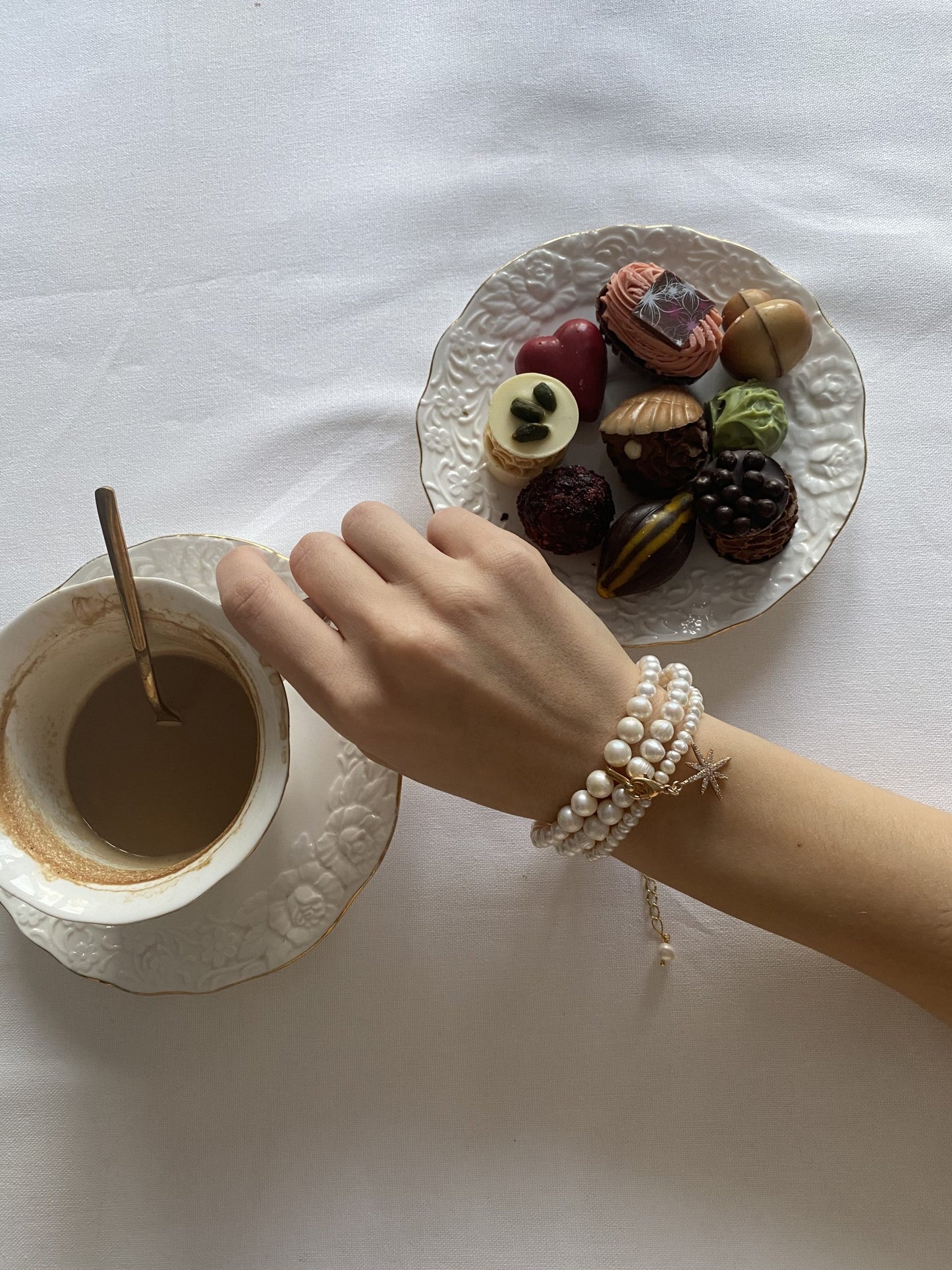 Grains de Verre - PEARLS BRACELET WITH GOLD «MORNING STAR»