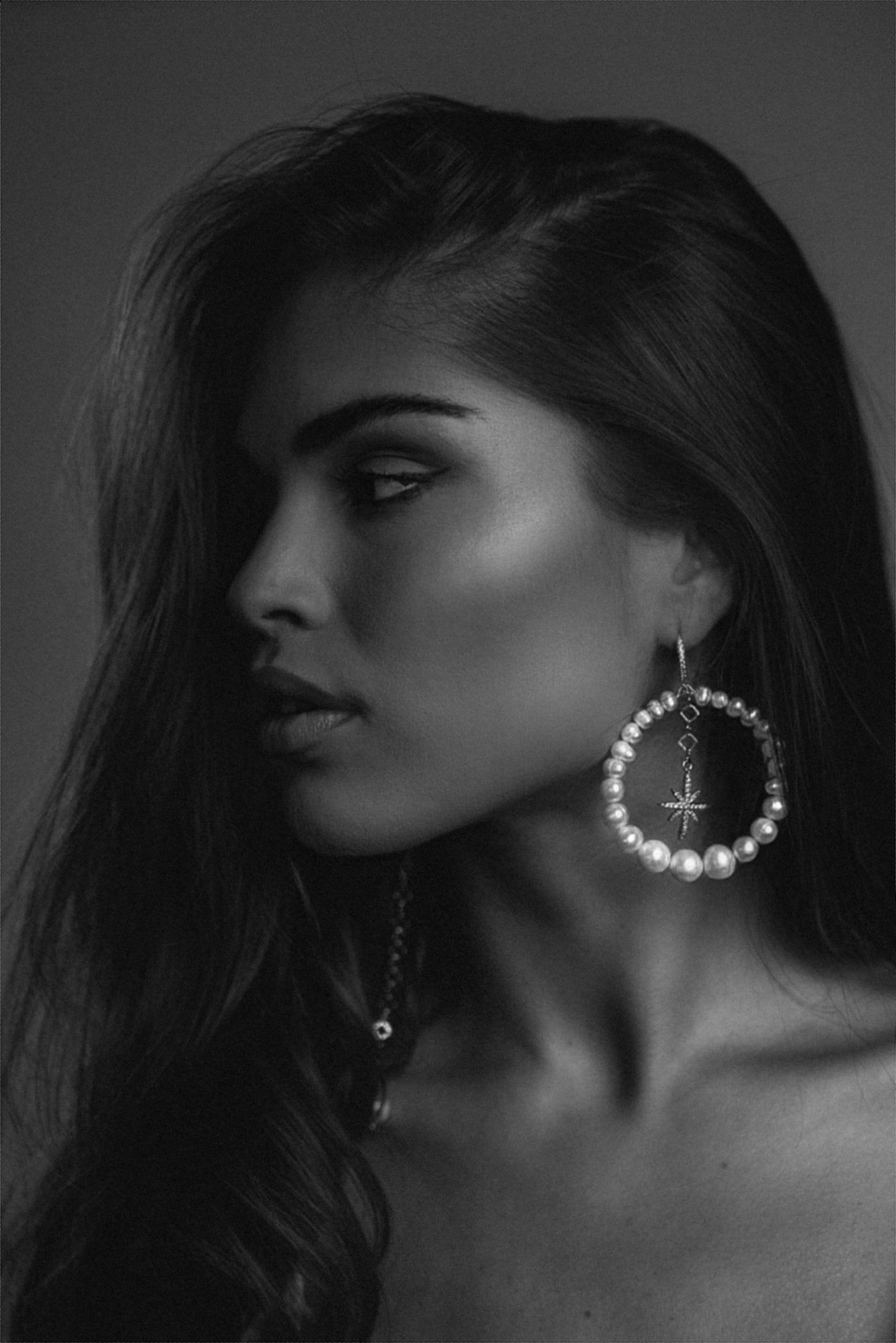 Grains de Verre - ASYMMETRICAL PEARLS EARRINGS WITH "MORNING STAR" SILVER