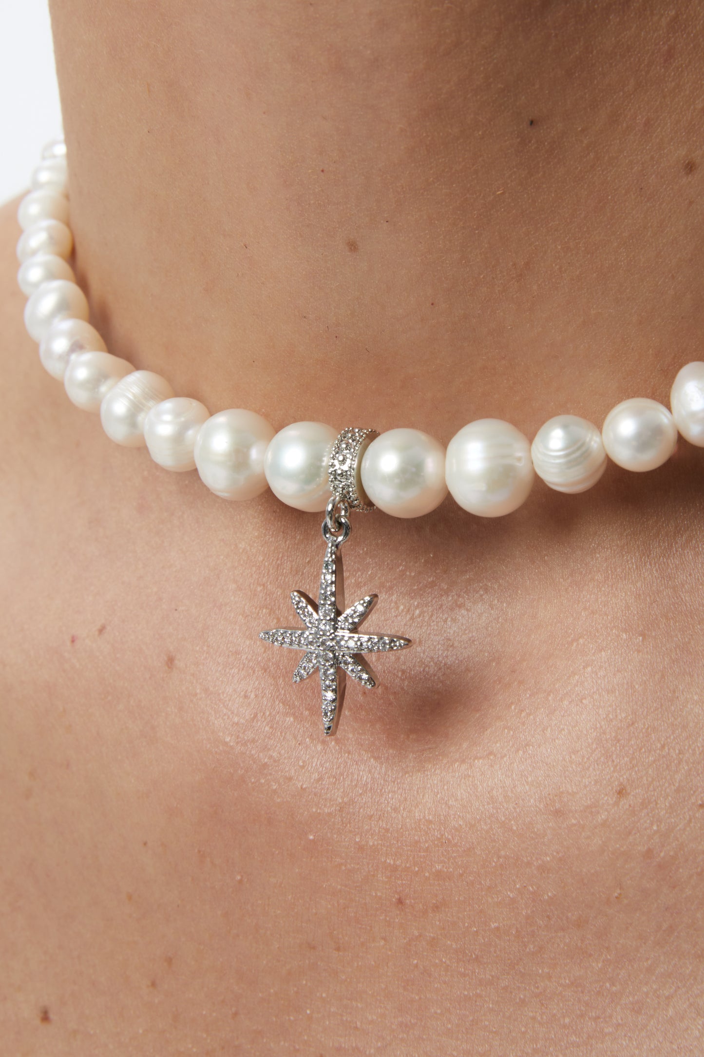Grains de Verre - PEARLS CHOKER WITH «MORNING STAR» SILVER